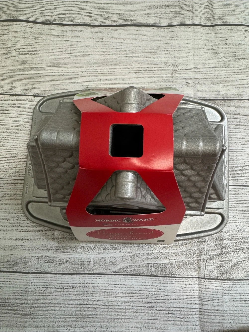 Nordic Ware NWT Gingerbread House Bundt Pan